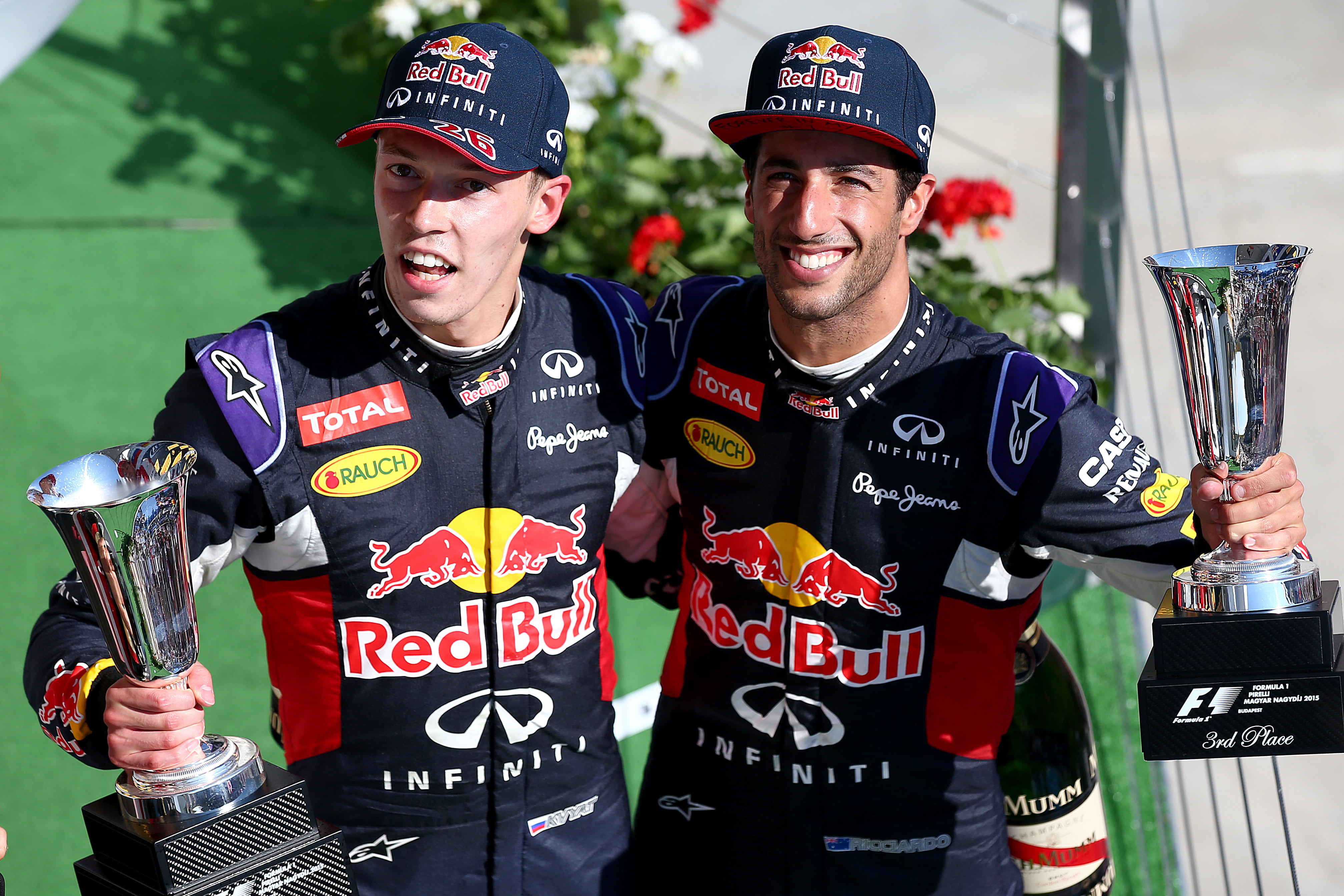 Horner wil verder met Ricciardo en Kvyat