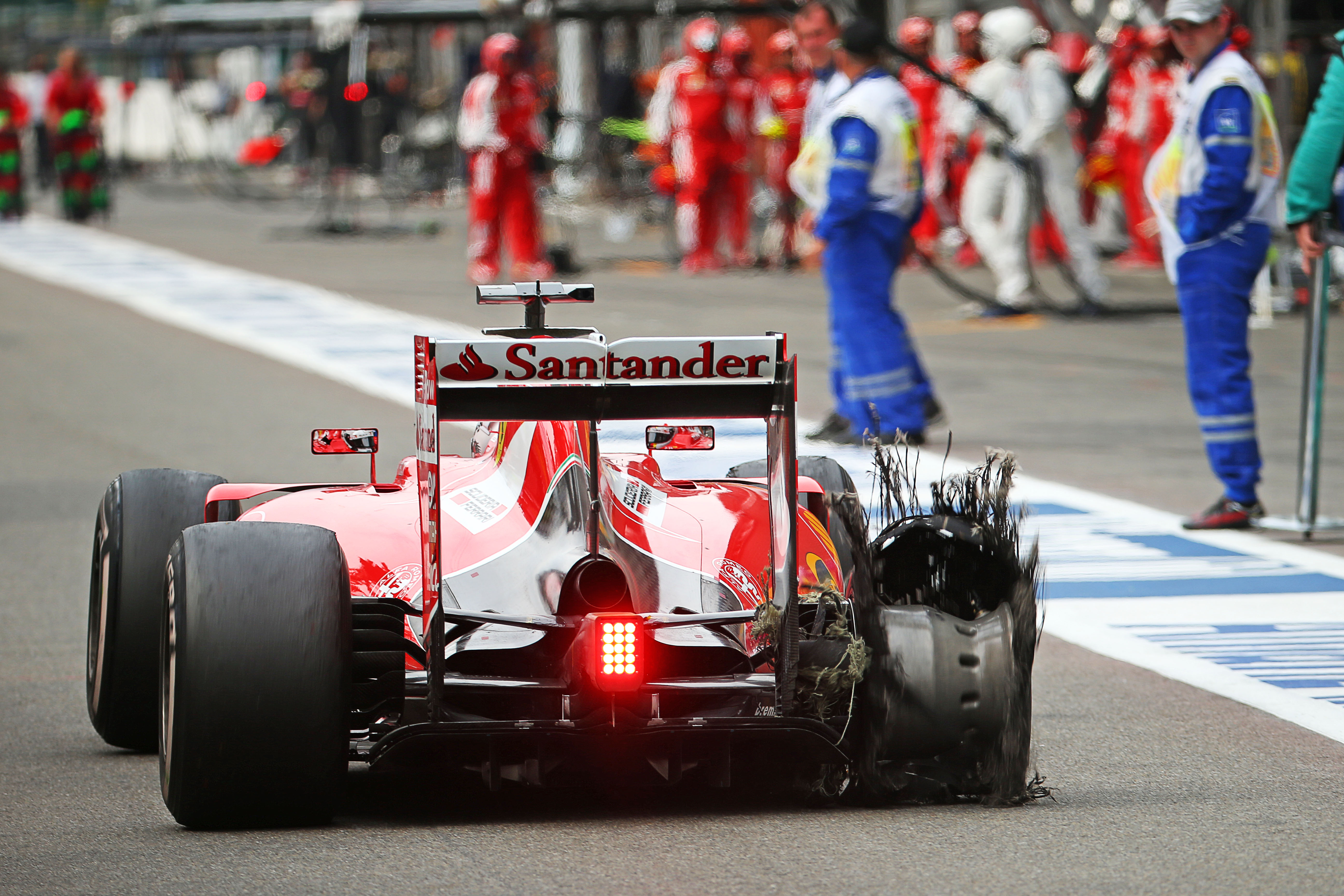 Vettel woedend op Pirelli