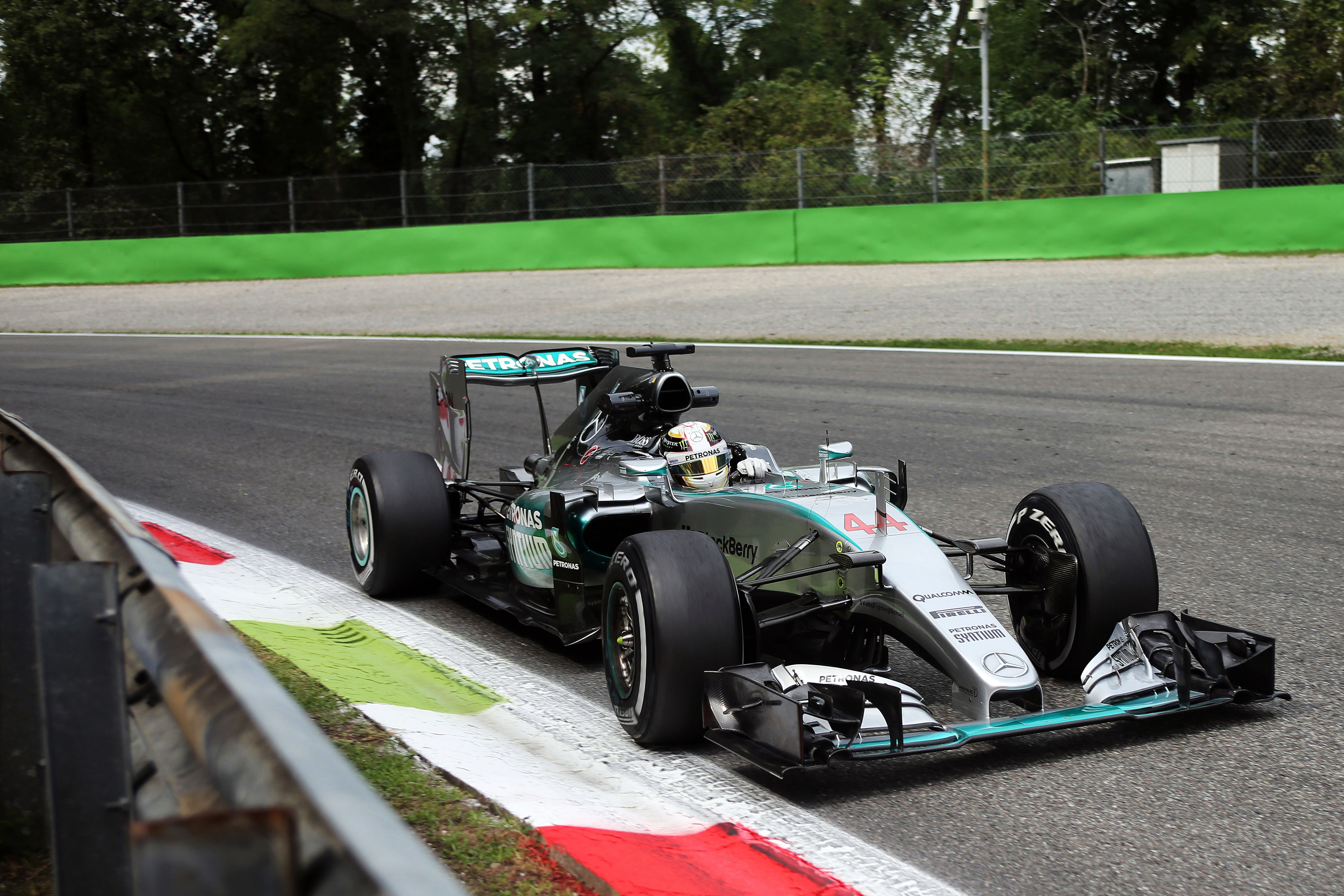 VT3: Hamilton blijft bovenaan op Monza