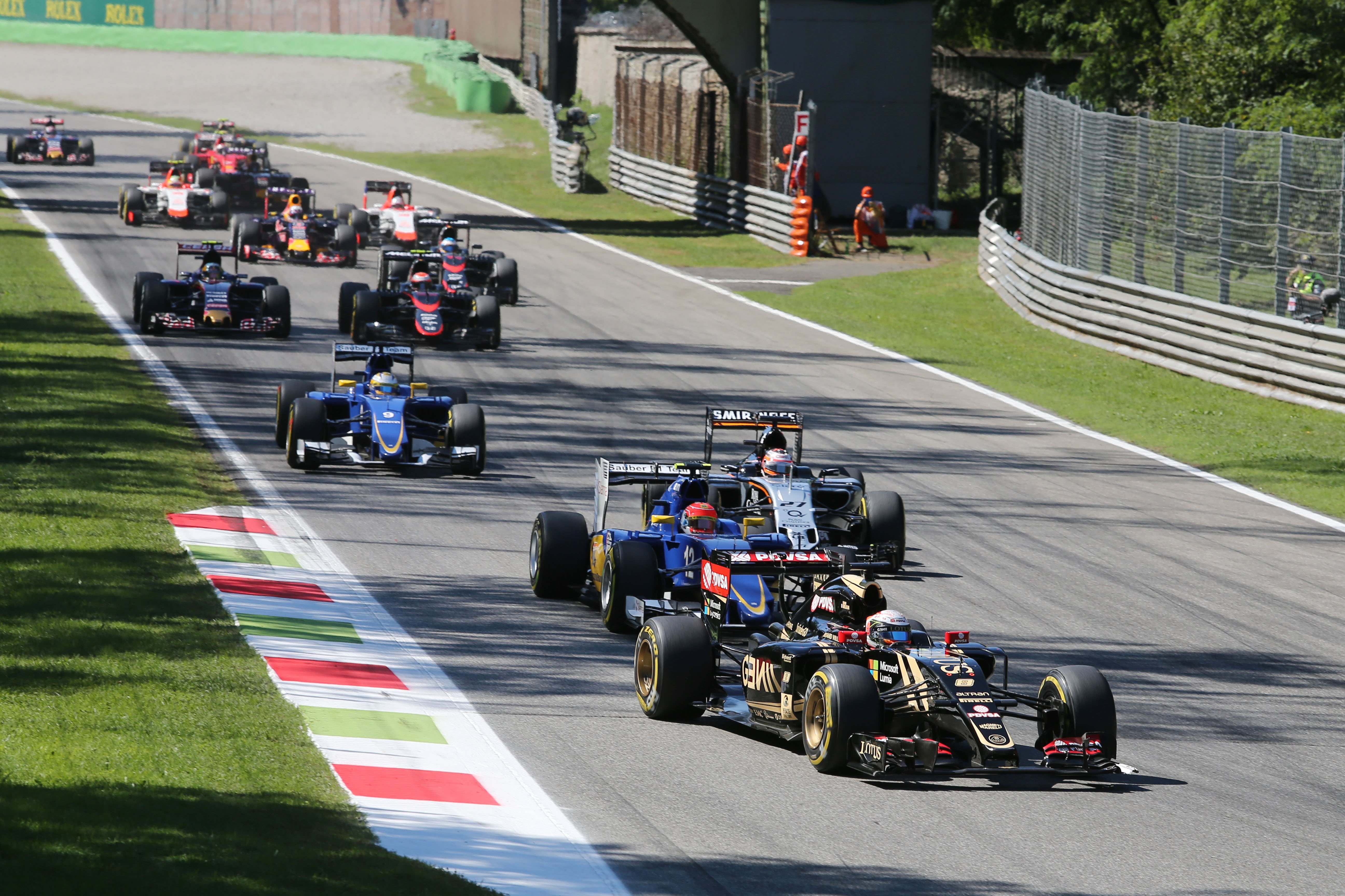 Korte werkdag voor Maldonado en Grosjean