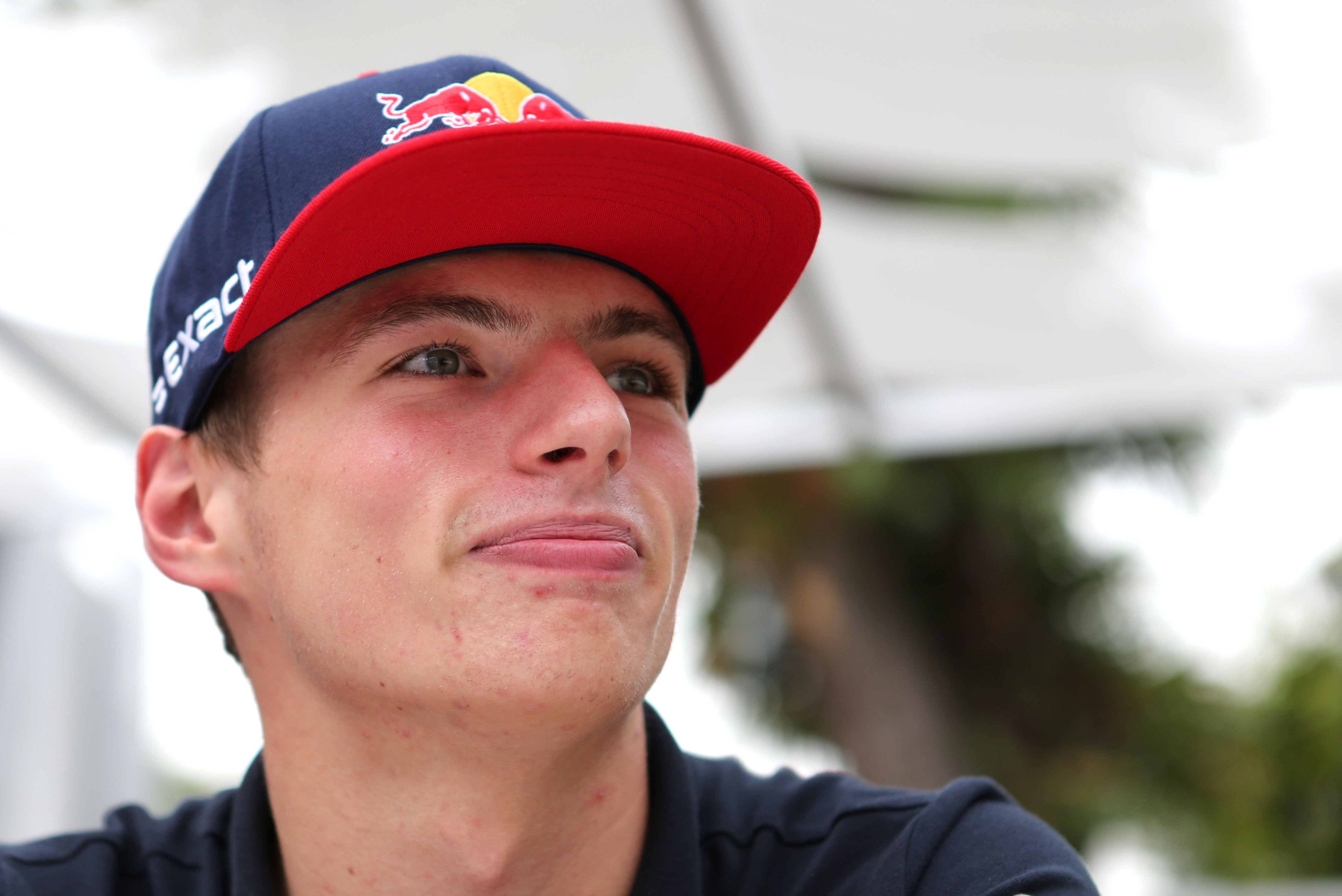 Max Verstappen slaagt voor rijexamen