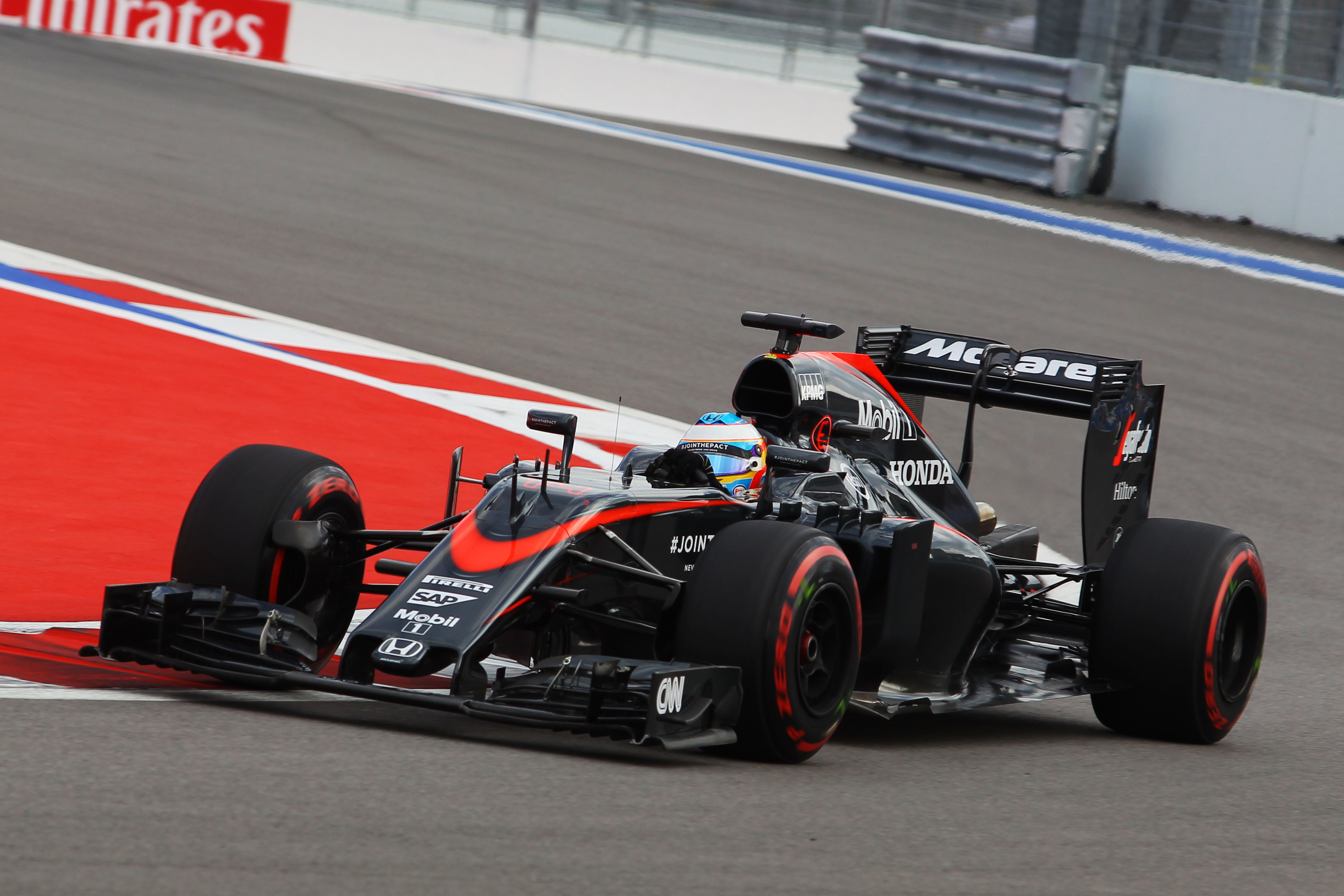 Alleen Alonso racet met nieuwe Honda-motor