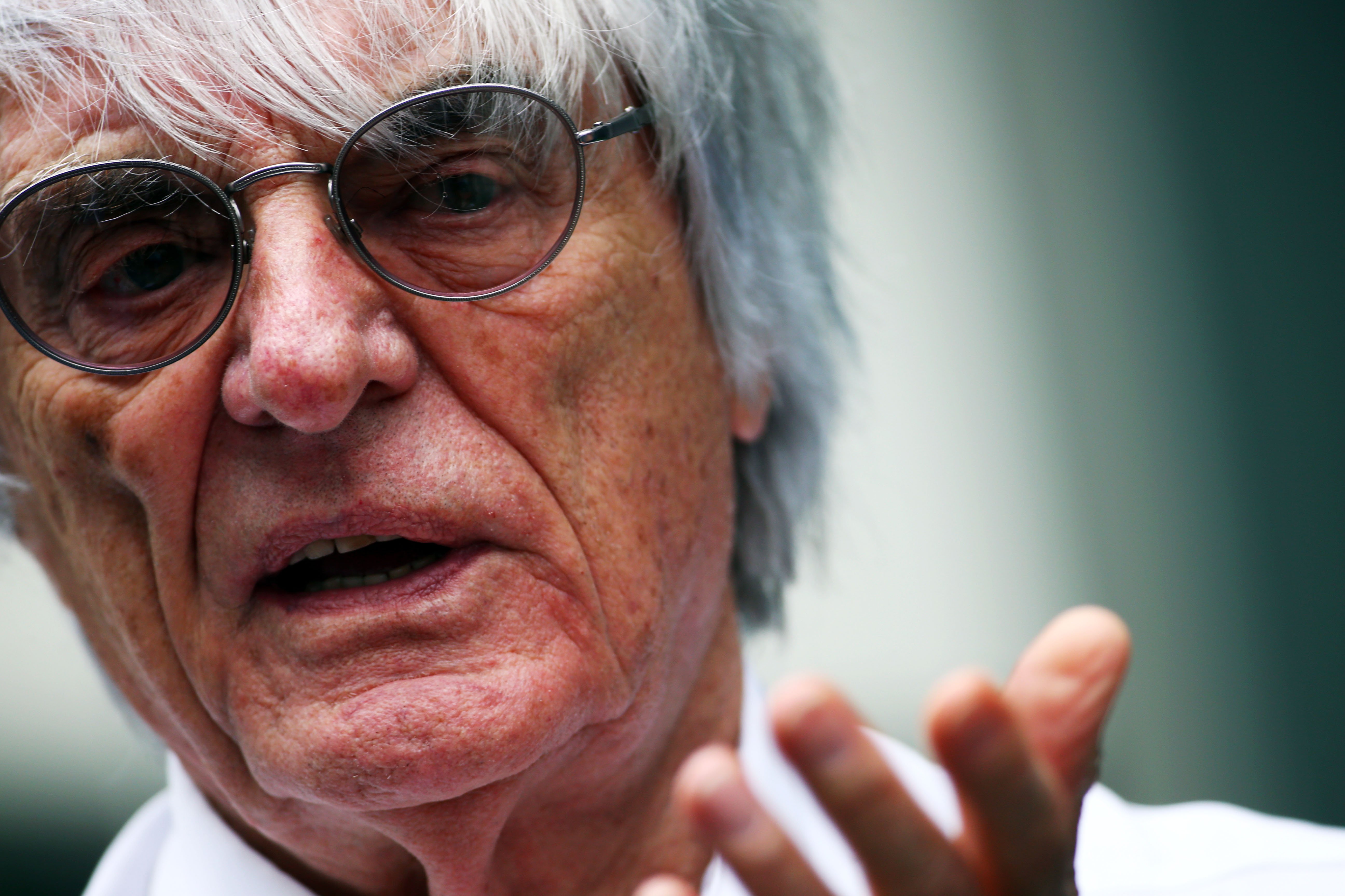 Ecclestone wil terugkeer V8-motor er door duwen