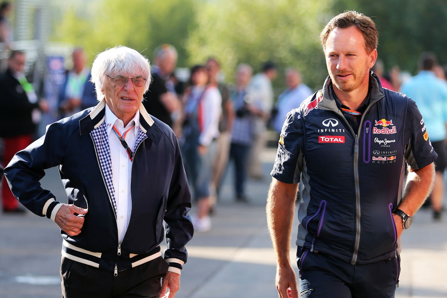 Ecclestone stapt naar de rechter als Red Bull stopt