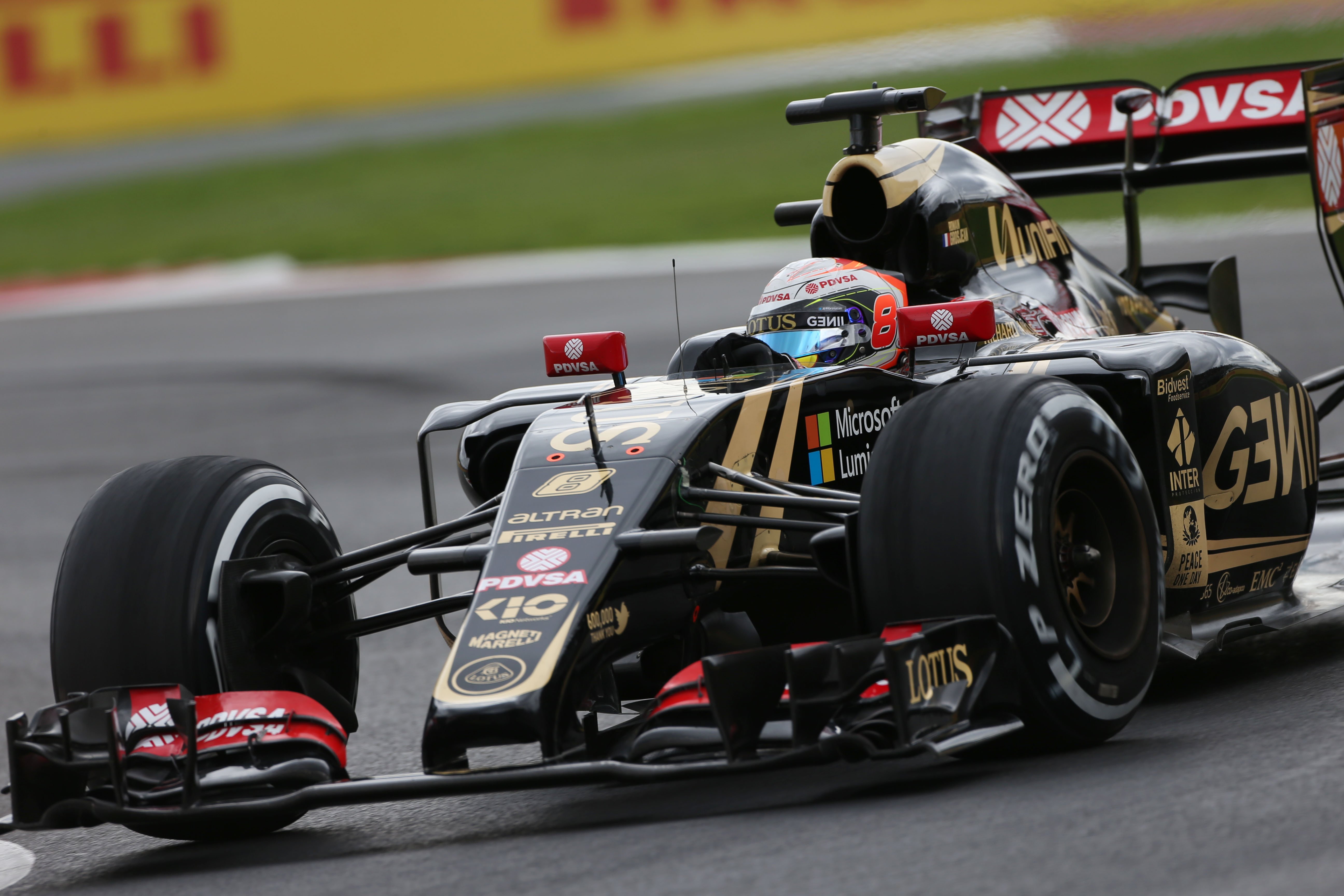 Moeizame opening voor Lotus-coureurs