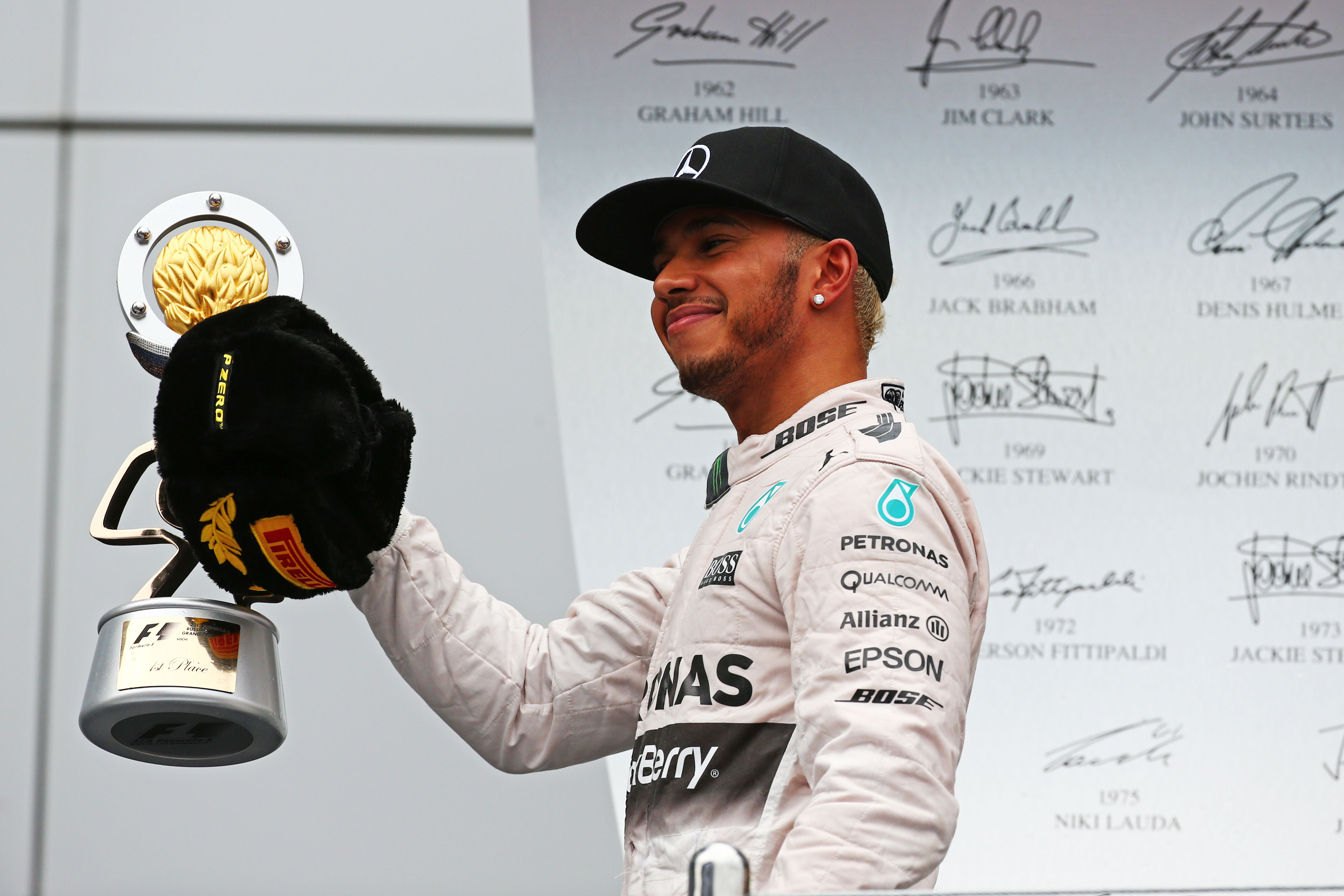 Hamilton geniet van zege, Rosberg baalt na pech