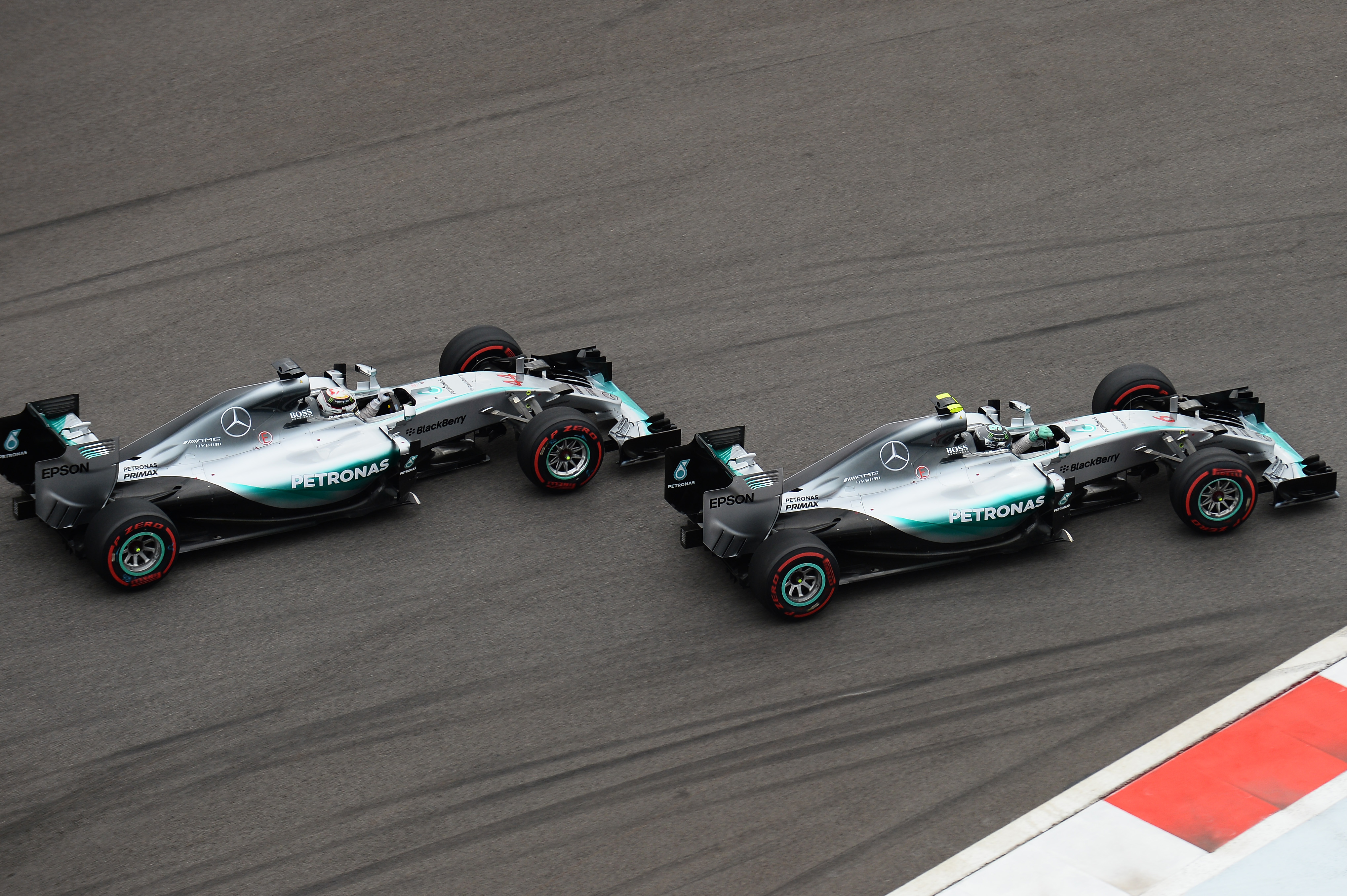 Rosberg: ‘Hoef Hamilton niet te helpen in titelstrijd’