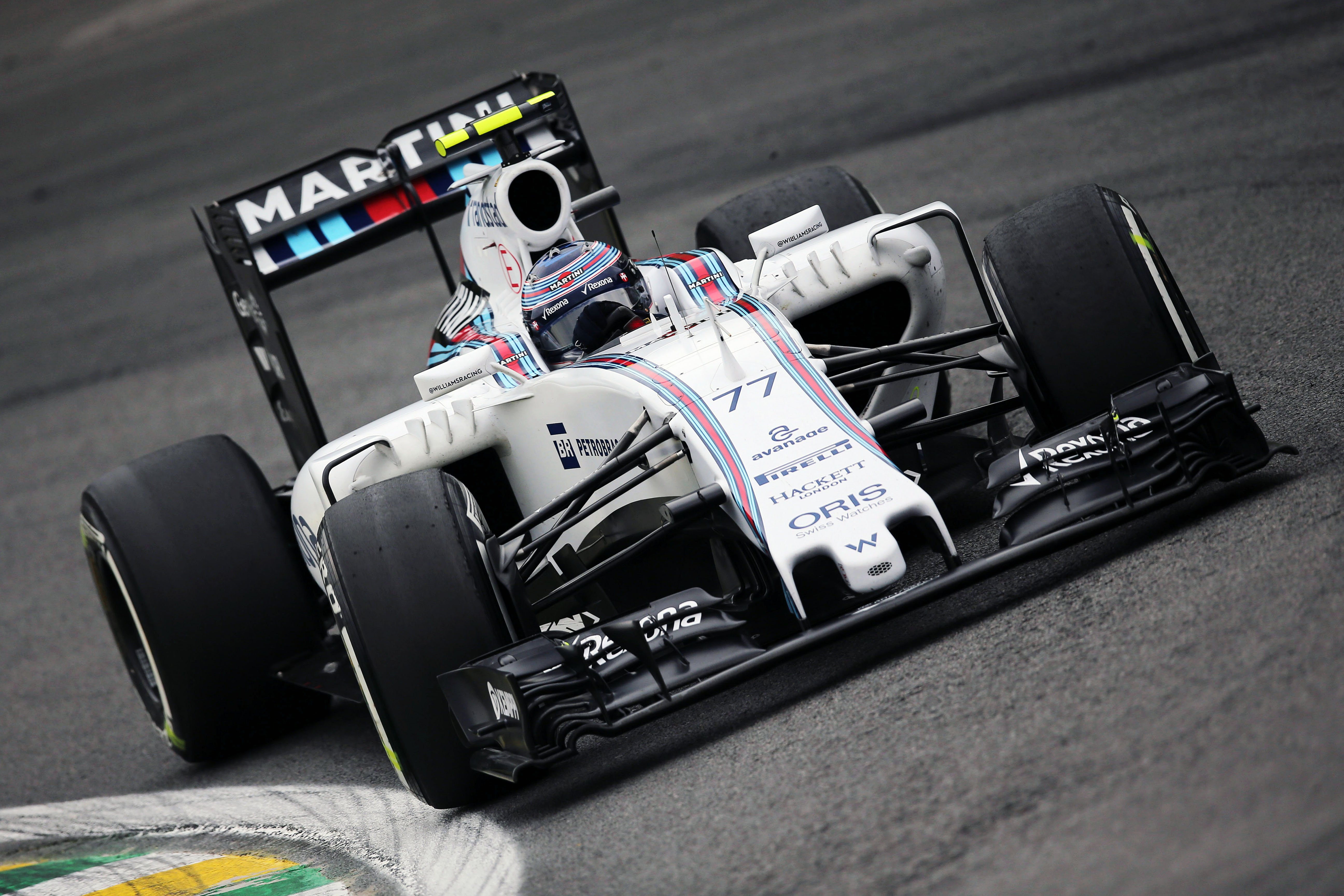 Gridstraf voor Bottas na inhalen onder rood