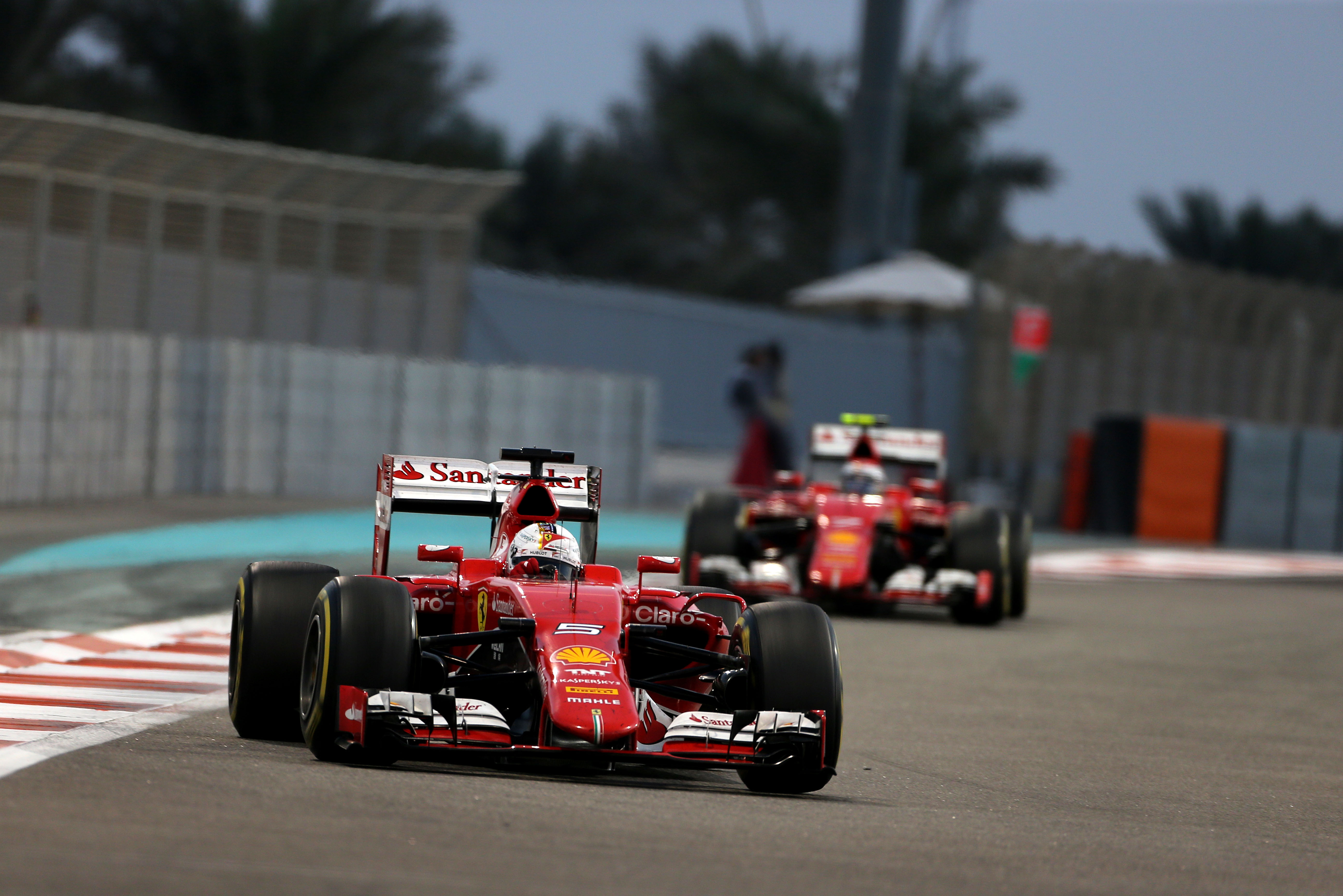 Ferrari claimt derde en vierde plek
