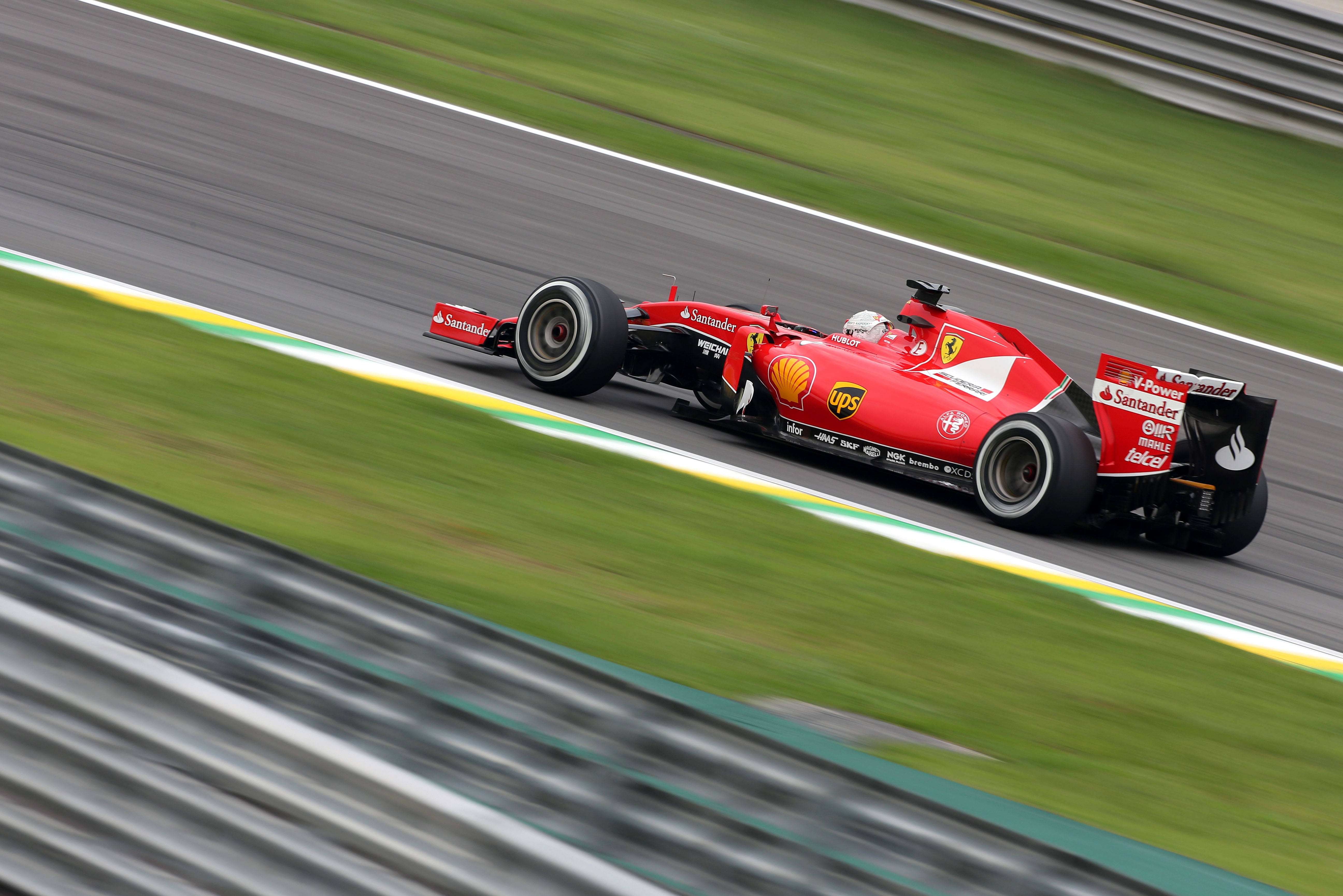 Vettel: ‘Gat naar Mercedes is te groot’