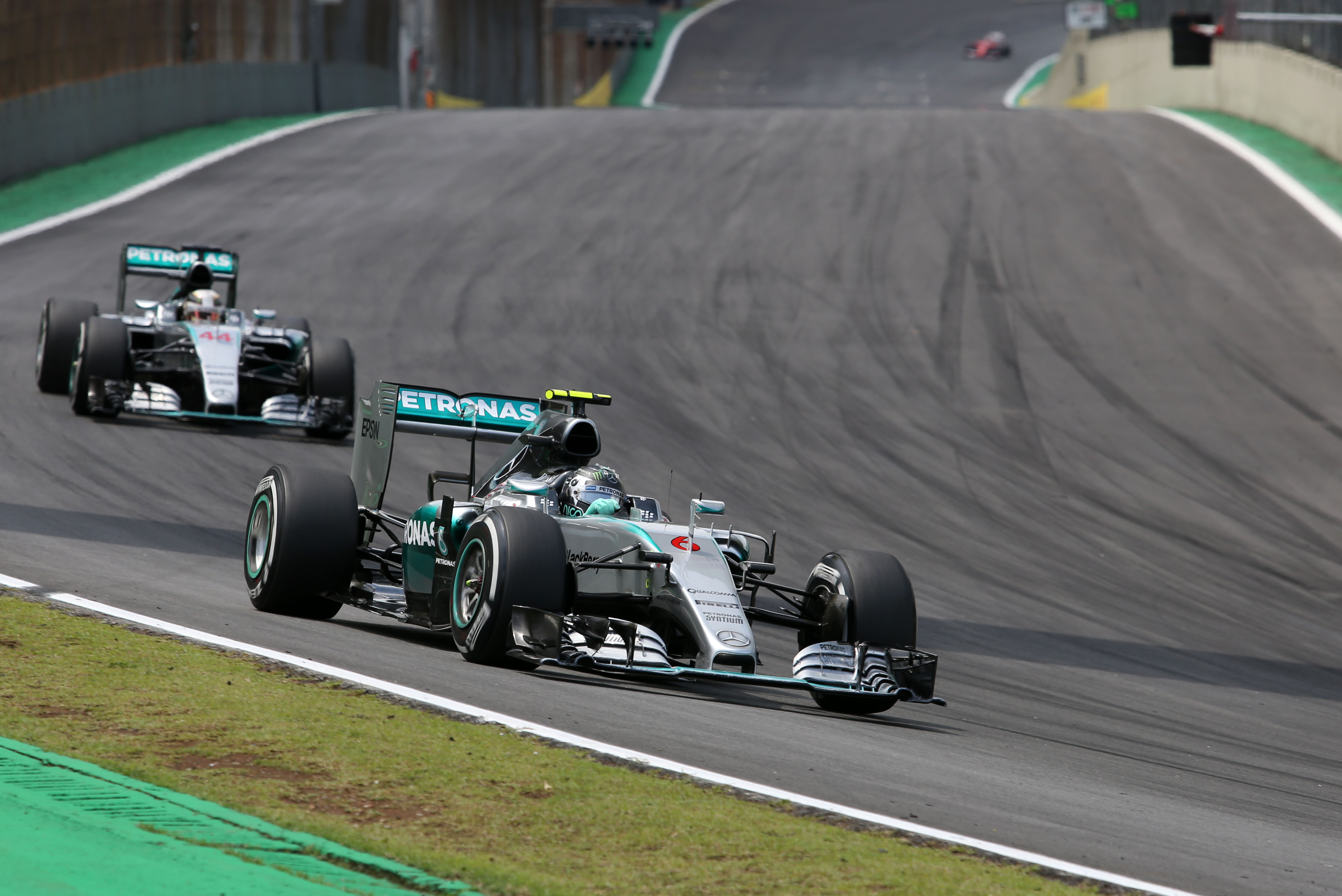 Hamilton: ‘Inhalen Rosberg gewoon niet mogelijk’