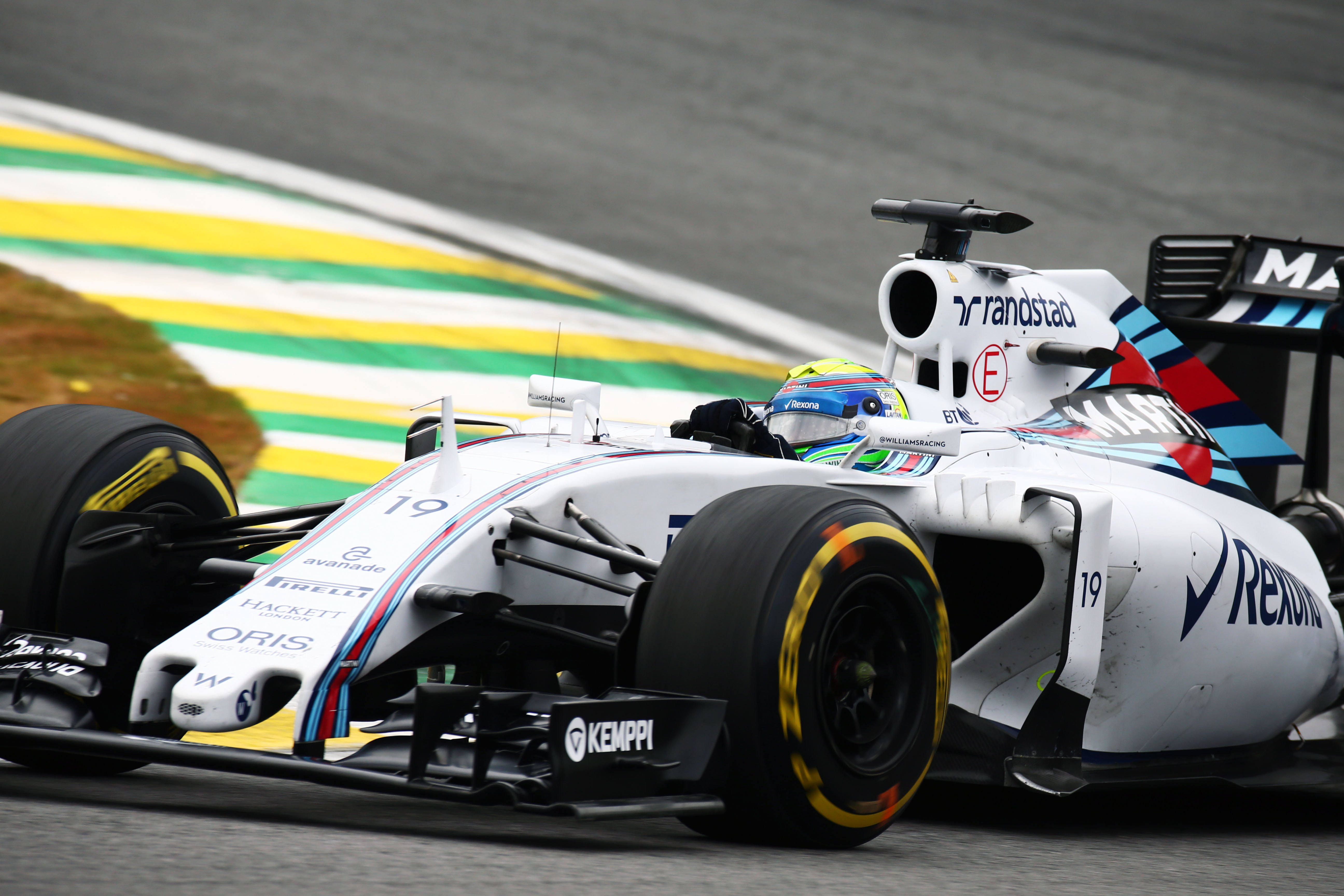 Massa worstelt, Bottas begint prima