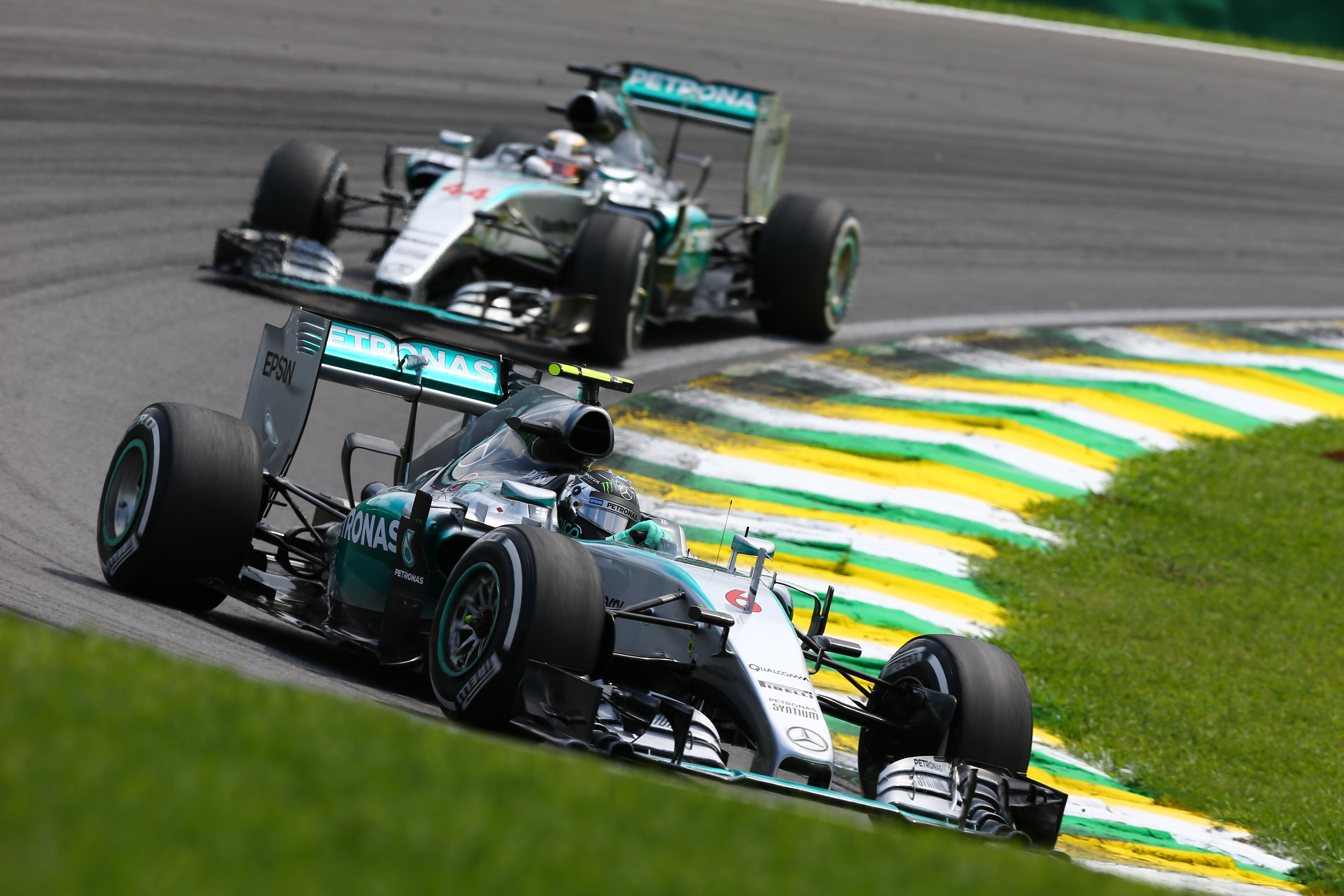 Mercedes: ‘Team bepaalt de strategie’