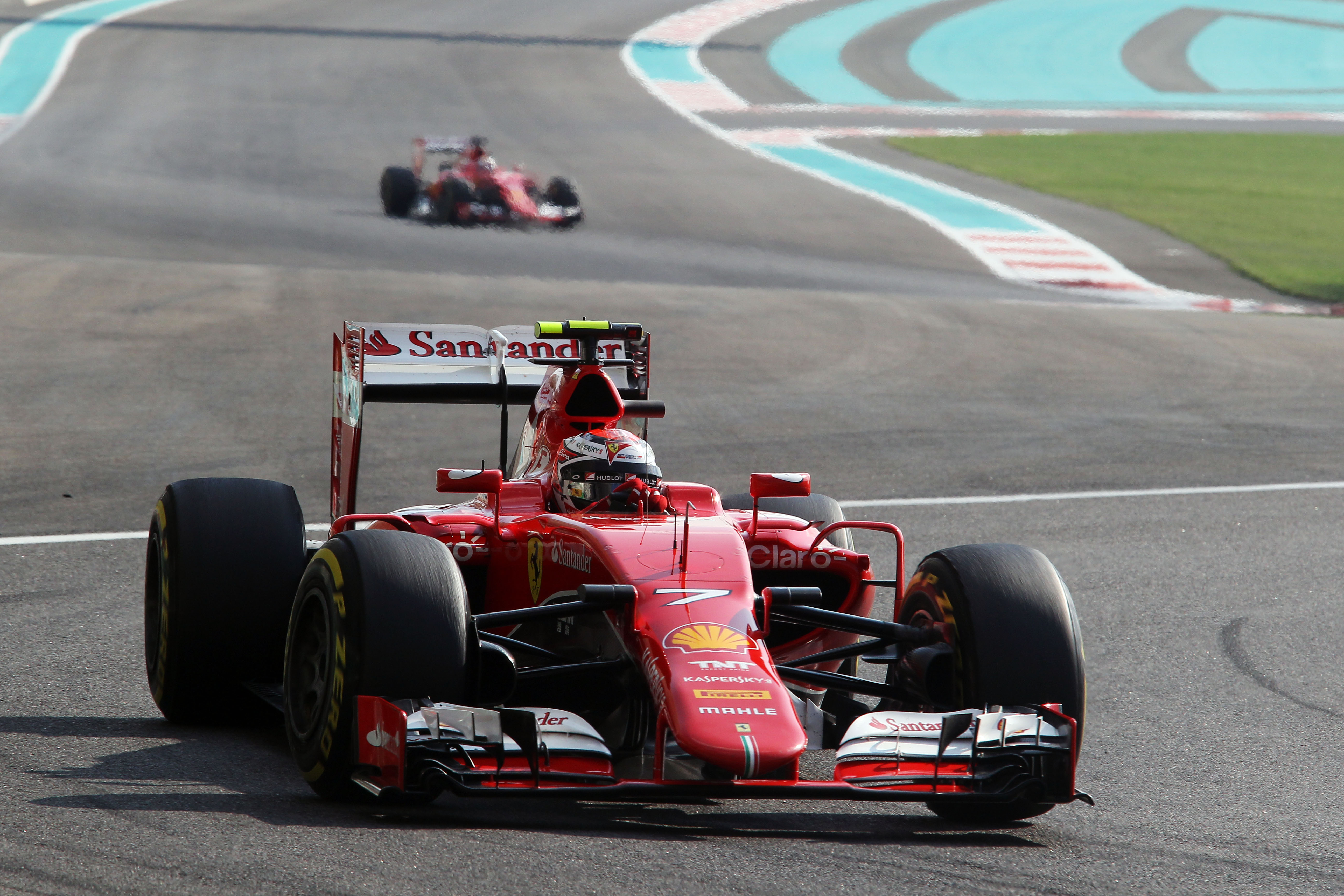 Räikkönen pakt P3, Vettel strandt in Q1