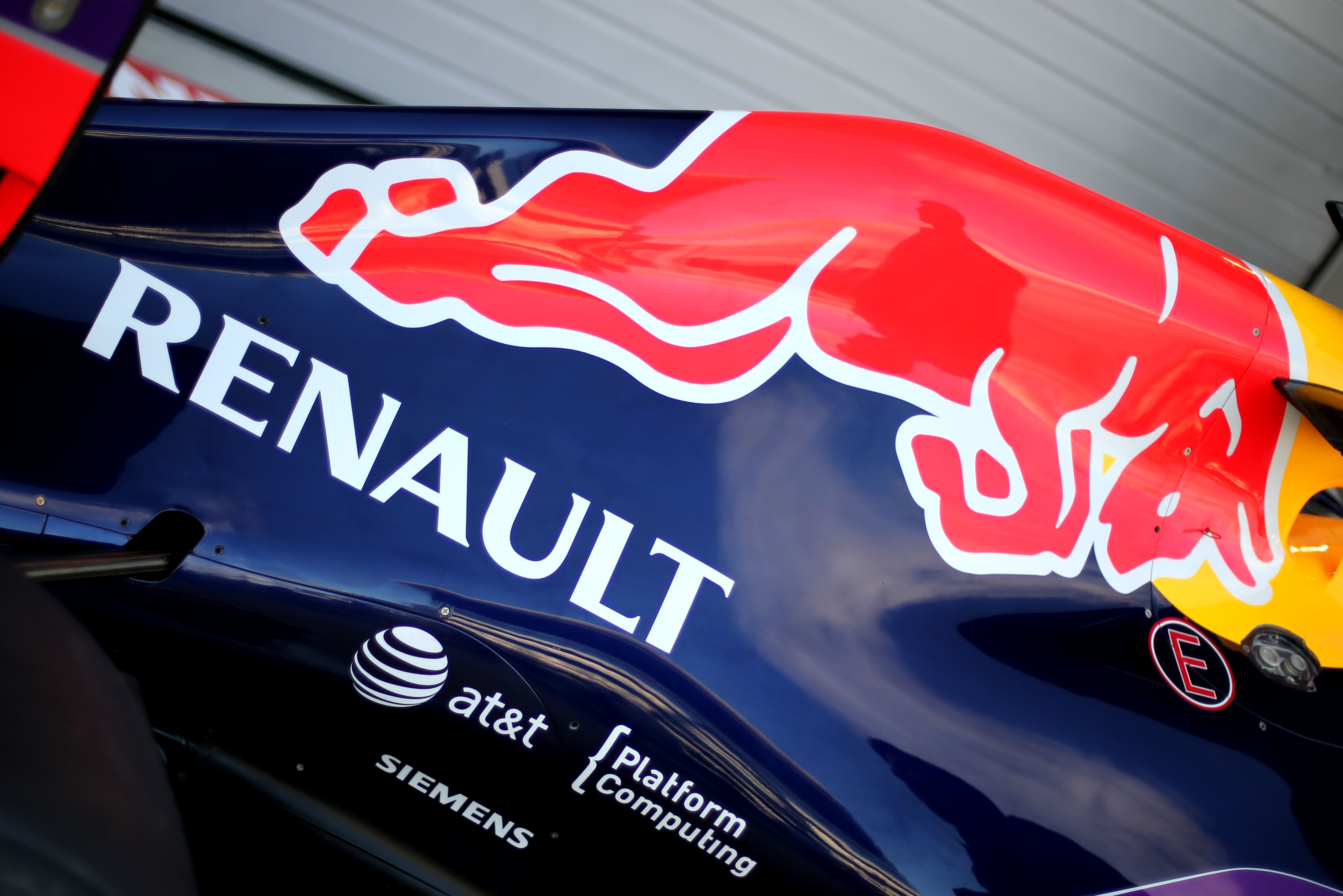 ‘Red Bull is er bijna uit met Renault’