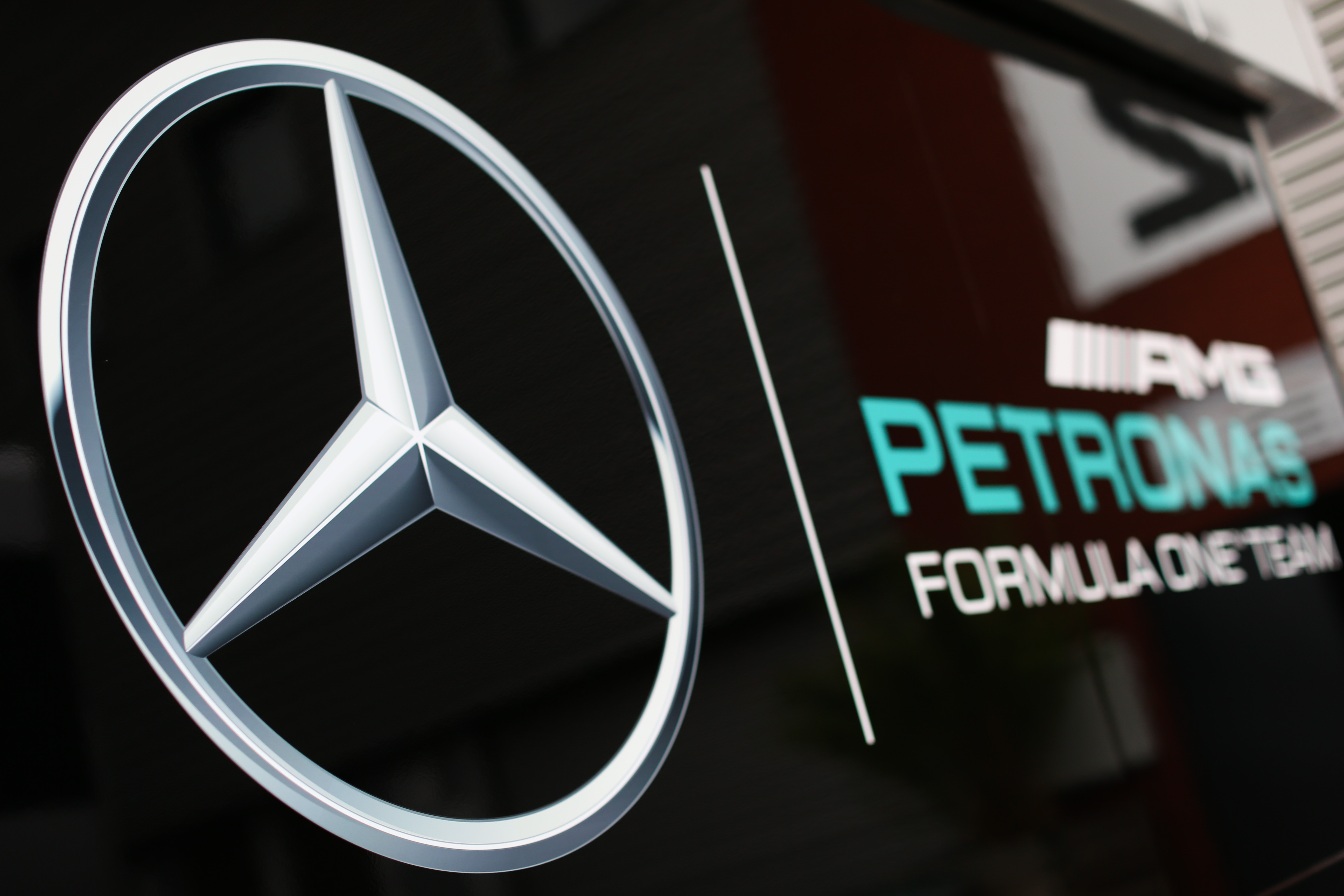 Mercedes klaagt motorontwerper aan voor datadiefstal