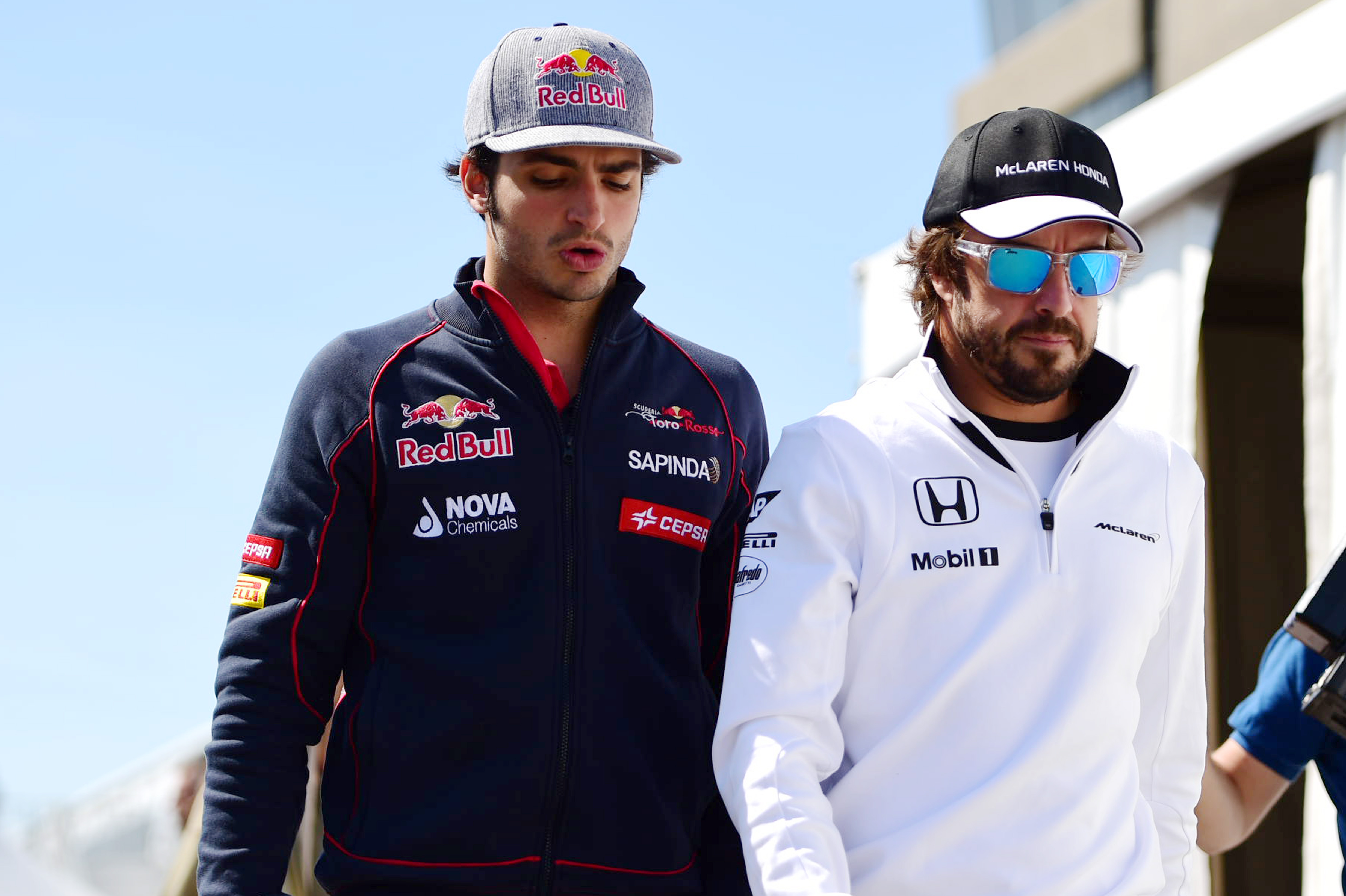 Alonso: ‘Verstappen goede teamgenoot voor Sainz’