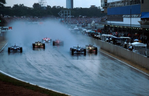 Murky conitions at the start Brazilian Grand Prix, Sao Paulo, Interlagos, 31st March 1996