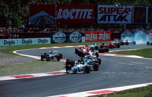 First corner Jean Alesi (FRA) Benetton leads from Damon Hill (GBR) Williams FW18 as Jacques Villeneuve (CDN) Williams FW18 takes a different route through the corner Italian GP Monza, 8th September 1996