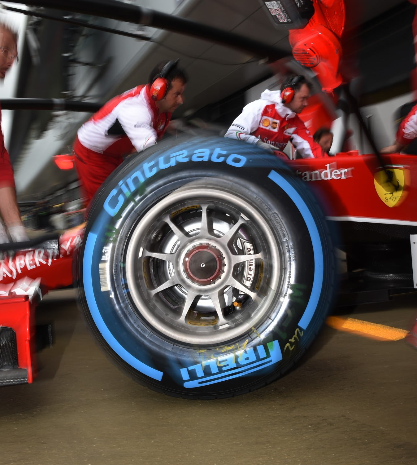 Drie teams voor regenbandentest Pirelli