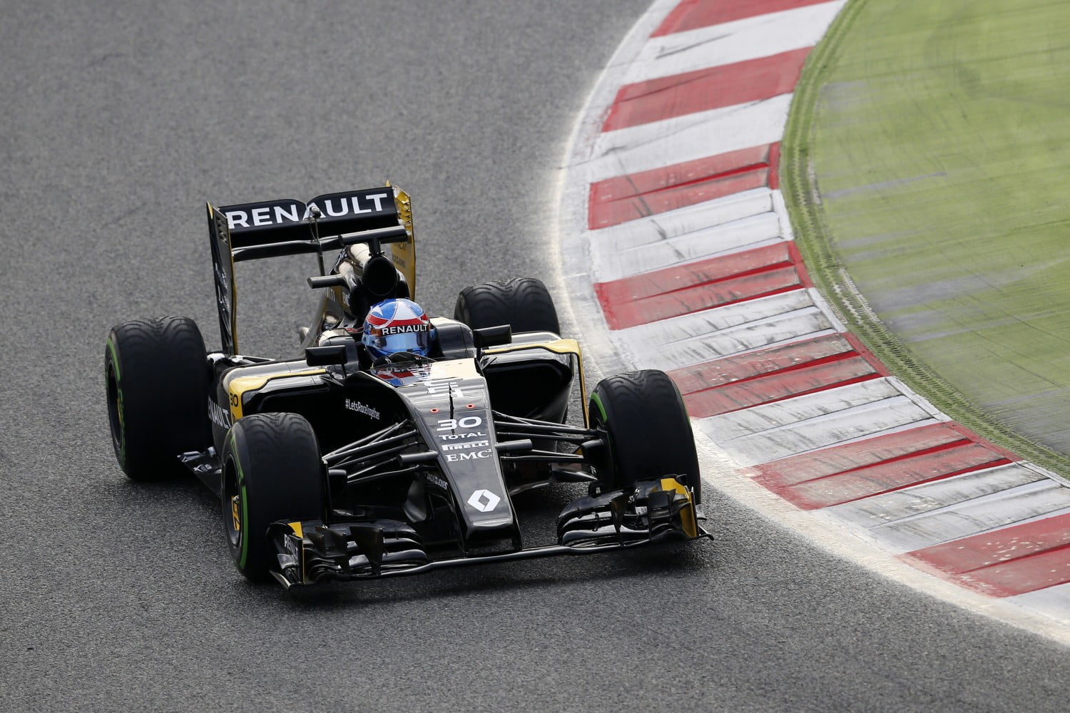 Renault R.S.16 maakt eerste meters - Formule1.nl
