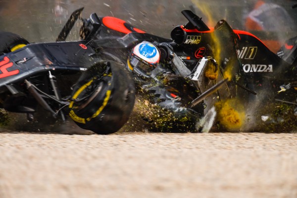 www.sutton-images.com Fernando Alonso (ESP) McLaren MP4-31 crashes at Formula One World Championship, Rd1, Australian Grand Prix, Race, Albert Park, Melbourne, Australia, Sunday 20 March 2016. BEST IMAGE