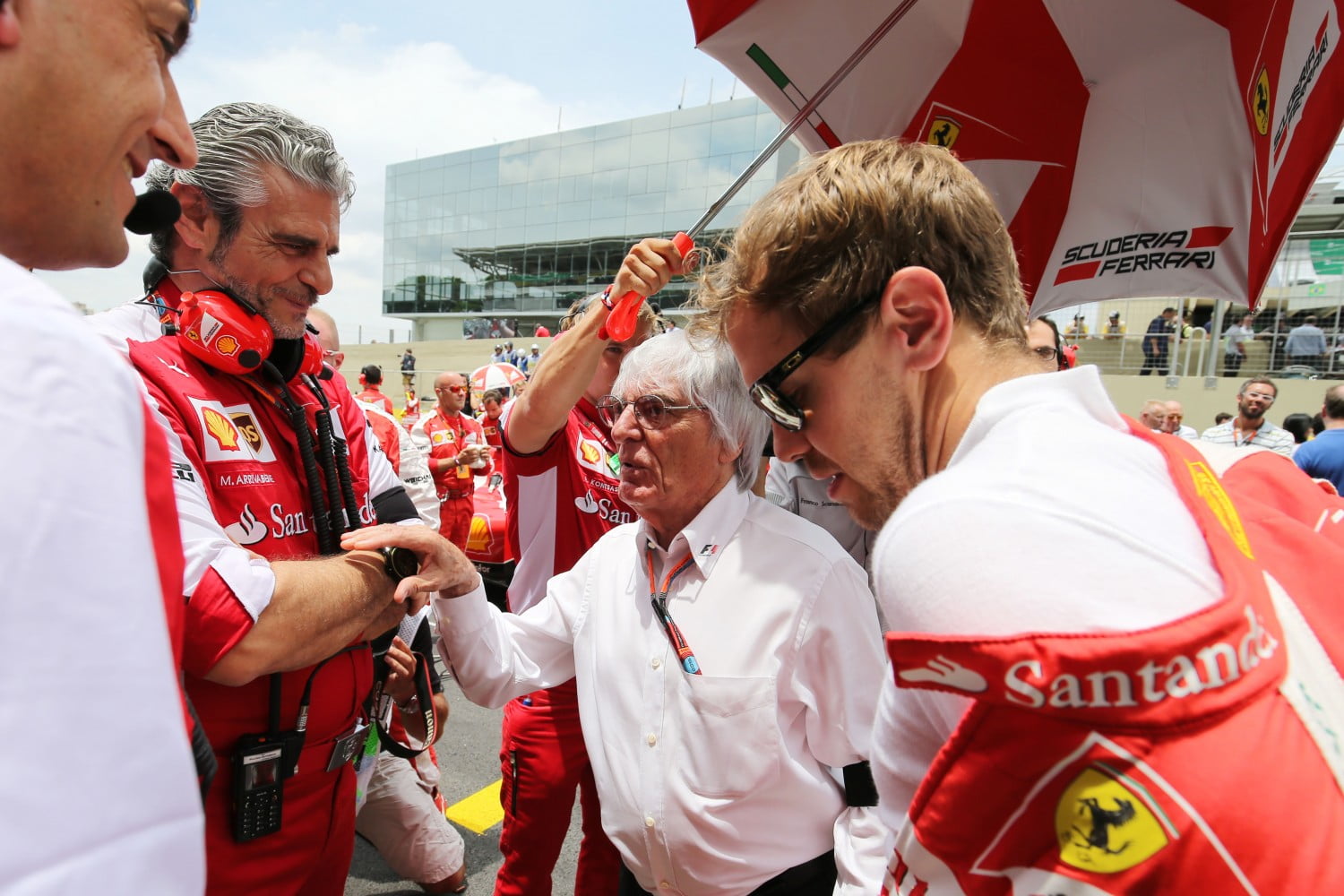 Ecclestone staat achter coureurs