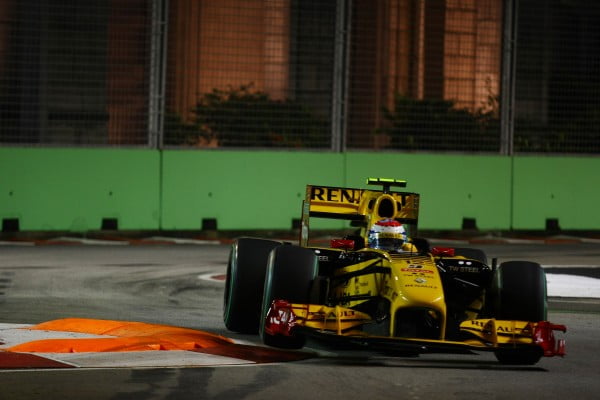 Formula One World Championship 2010, Round 15, Singapore, Singapore, Singapore, Friday 24 September 2010 - Vitaly Petrov (RUS), Renault F1 Team