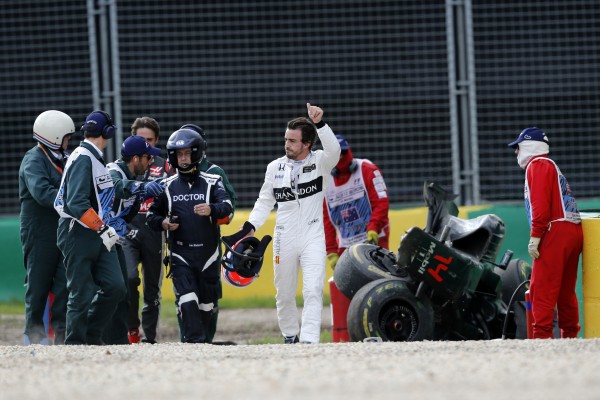 www.sutton-images.com Fernando Alonso (ESP) McLaren gives the thumbs up after his crash at Formula One World Championship, Rd1, Australian Grand Prix, Race, Albert Park, Melbourne, Australia, Sunday 20 March 2016.