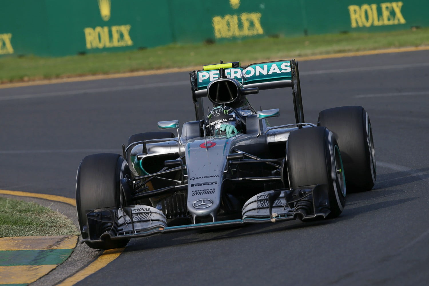 Race: Rosberg wint seizoensopening in Melbourne