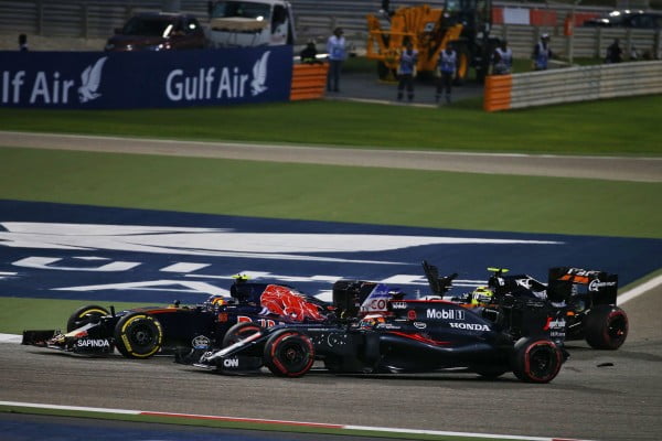 Formula One World Championship 2016, Round 2, Bahrain Grand Prix, Manama, Bahrain, Sunday 3 April 2016 - Sergio Perez (MEX) Sahara Force India F1 VJM09 battle for position with Carlos Sainz Jr (ESP) Scuderia Toro Rosso STR11 and Stoffel Vandoorne (BEL) McLaren MP4-31.