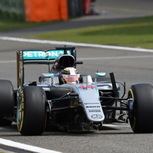 Ook Hamilton begon de race met blikschade.