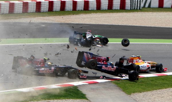 Sebastien Buemi (SUI) Scuderia Toro Rosso STR4 and Sebastien Bourdais (FRA) Scuderia Toro Rosso STR4 crash at the start of the race. Formula One World Championship, Rd 5, Spanish Grand Prix, Race, Barcelona, Spain, Sunday 10 May 2009. BEST IMAGE