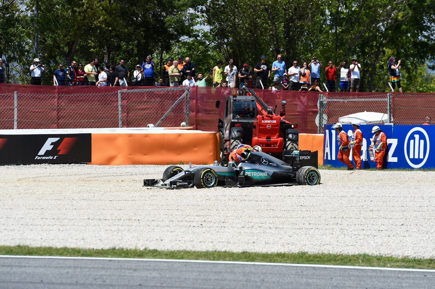 Mercedes-coureurs kapot van botsing