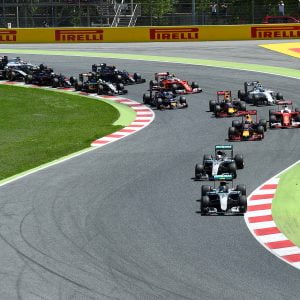 Bij de start haalde Rosberg Hamilton in.