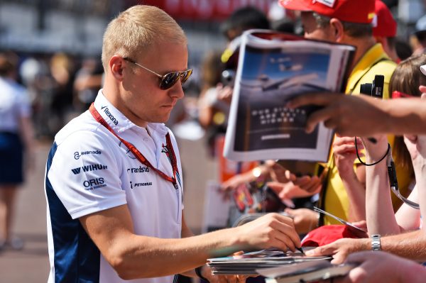 Formula One World Championship 2016, Round 6, Monaco Grand Prix, Monte Carlo, Monaco, Friday 27 May 2016 - Valtteri Bottas (FIN) Williams signs autographs for the fans.