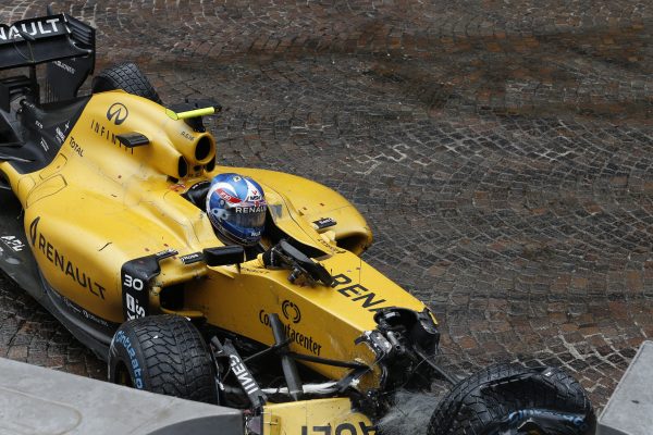www.sutton-images.com Jolyon Palmer (GBR) Renault Sport F1 Team RS16 crashes out of the race at Formula One World Championship, Rd6, Monaco Grand Prix, Race, Monte-Carlo, Monaco, Sunday 29 May 2016.