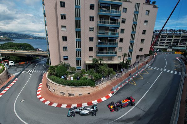 Formula One World Championship 2016, Round 6, Monaco Grand Prix, Monte Carlo, Monaco, Sunday 29 May 2016 - Lewis Hamilton (GBR) Mercedes AMG F1 W07 Hybrid leads Daniel Ricciardo (AUS) Red Bull Racing RB12.