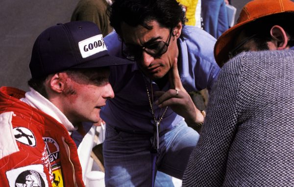 Na zijn vreselijke ongeval op de Nordschleife keerde Niki Lauda terug achter het stuur nog voor zijn brandwonden geheeld waren.