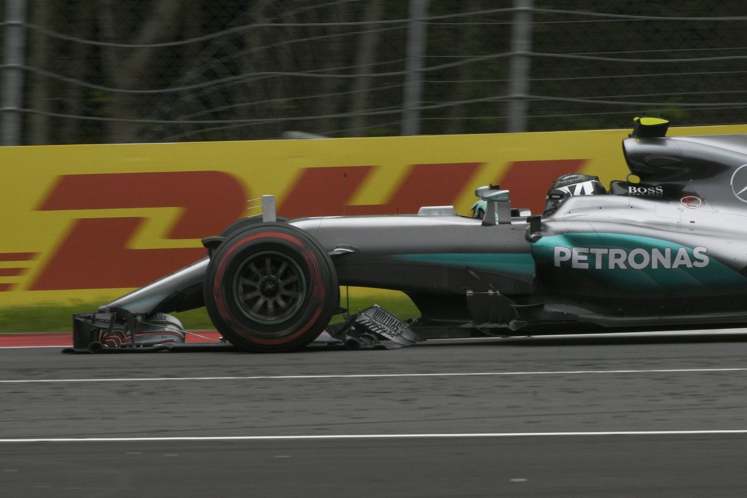 Mercedes: ‘Rosberg had een remprobleem’