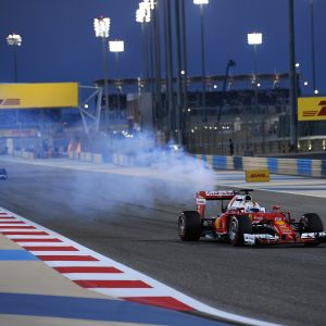 Dankzij een kapotte motor eindigde Vettels race in Bahrein al in de opwarmronde.