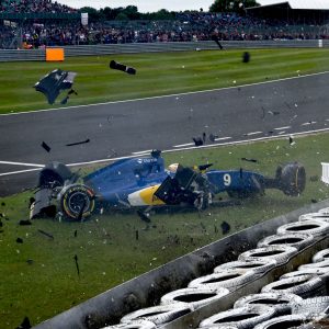 Marcus Ericsson crashte zwaar tijdens de vrije training op Silverstone.