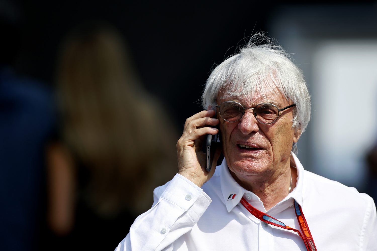 Ecclestone dreigt sport te verlaten bij mogelijke overname
