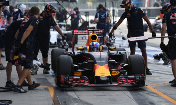 www.sutton-images.com Daniel Ricciardo (AUS) Red Bull Racing RB12 makes a practice pit stop at Formula One World Championship, Rd14, Italian Grand Prix, Qualifying, Monza, Italy, Saturday 3 September 2016.