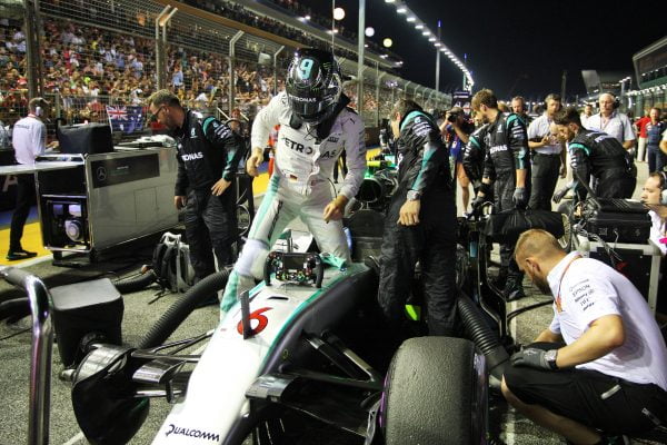 Formula One World Championship 2016, Round 15, Singapore Grand Prix, Singapore, Singapore, Sunday 18 September 2016 - Nico Rosberg (GER) Mercedes AMG F1 W07 Hybrid on the grid.