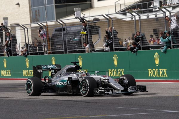 www.sutton-images.com Lewis Hamilton (GBR) Mercedes-Benz F1 W07 Hybrid crosses the line to win the race at Formula One World Championship, Rd18, United States Grand Prix, Race, Circuit of the Americas, Austin, Texas, USA, Sunday 23 October 2016.
