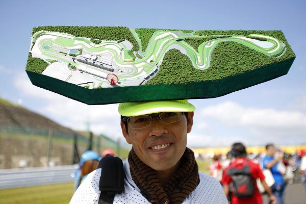 www.sutton-images.com Fan at Formula One World Championship, Rd17, Japanese Grand Prix, Preparations, Suzuka, Japan, Thursday 6 October 2016.