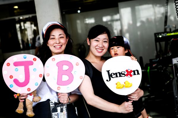 Formula One World Championship 2016, Round 17, Japanese Grand Prix, Suzuka, Japan, Thursday 6 October 2016 - Jenson Button (GBR) McLaren fans.