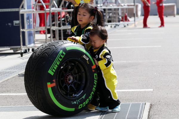 Formula One World Championship 2016, Round 17, Japanese Grand Prix, Suzuka, Japan, Thursday 6 October 2016 - Young Renault Sport F1 Team fans with a Pirelli tyre.