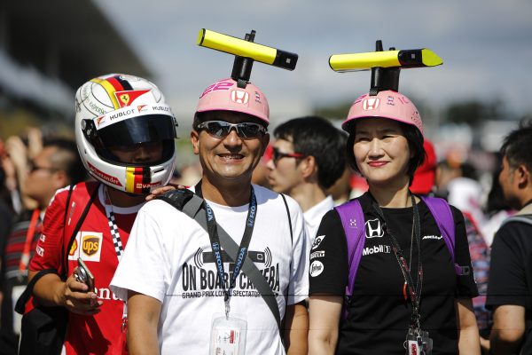 www.sutton-images.com Fans at Formula One World Championship, Rd17, Japanese Grand Prix, Preparations, Suzuka, Japan, Thursday 6 October 2016.